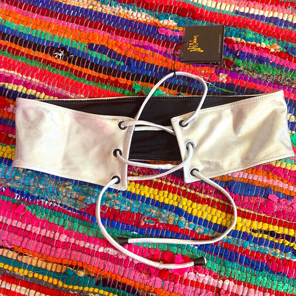 Meltdown™️ by WearDaydream®️ NWTs Spellbound Bikini Top SILVER XXS